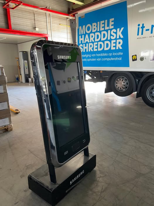 Mobieltjes en tablets vernietigen? Doe het veilig. Doe het goed. Doe het op locatie. 5 gsm vernietiging