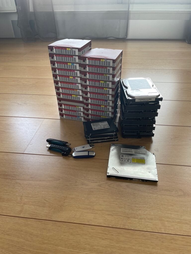 Tapes vernietigen op locatie – veilig, snel en volgens DIN 66399 2 Tapes vernietigen